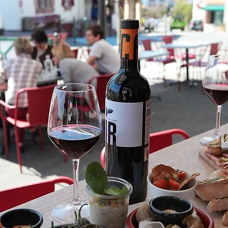 Du Fronton מלון בידאר