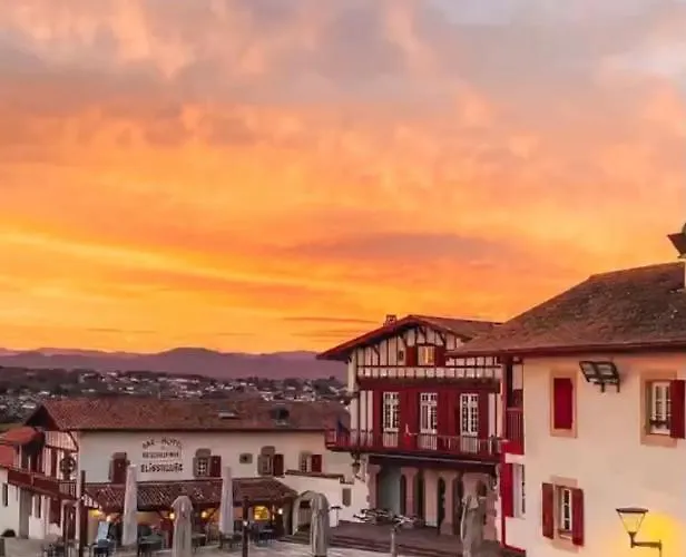 فندق Du Fronton بيدار